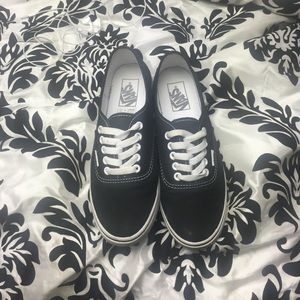 Low-Rise black vans