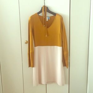 DVF silk dress size 4. In excellent condition