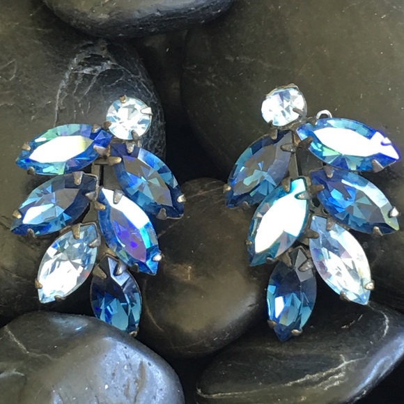 Vintage Jewelry - Vintage Regency beautiful blue thirstiest Earrings