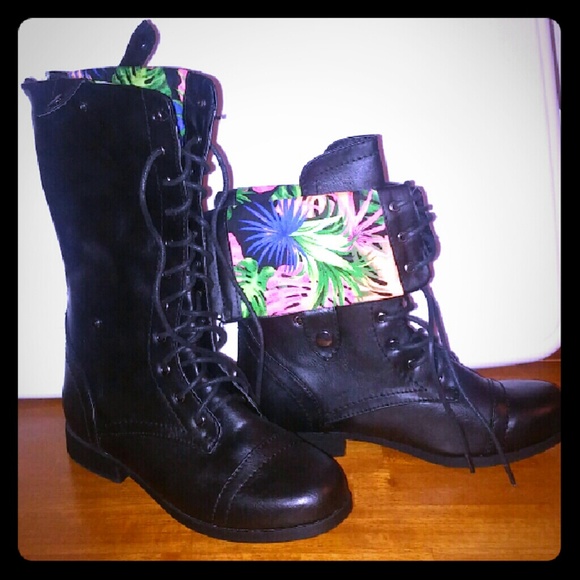 Combat boots NWOT