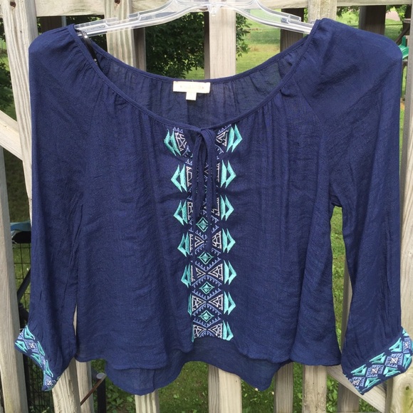Blue cropped blouse with embroidered design - Picture 1 of 2