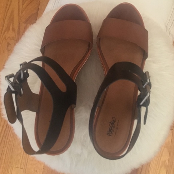 black and brown wedges