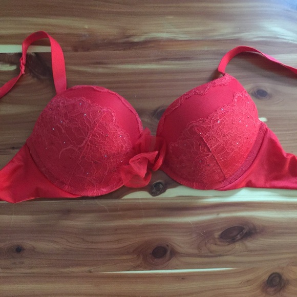 Victoria's Secret bombshell bra