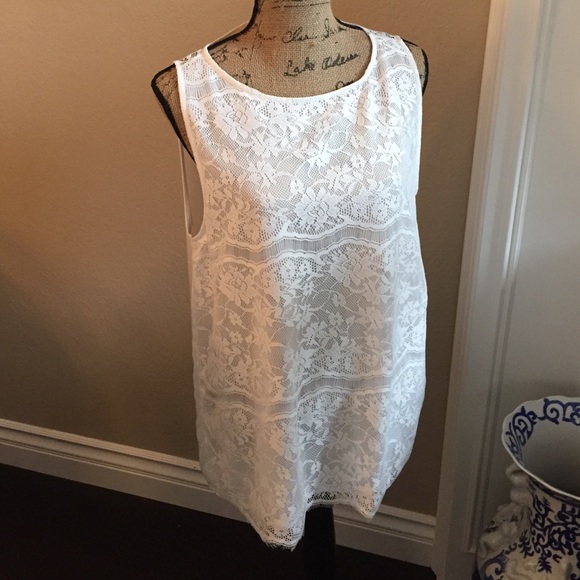 Dantelle Tops - Pretty lace front sleeveless top