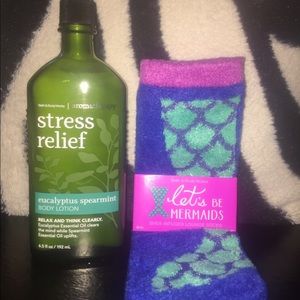 Bath and Body Works Stress Relief Lotion,  Socks
