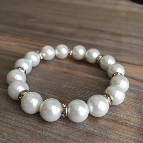 ❌SOLD❌Beautiful pearls swarovski crystals bracelet