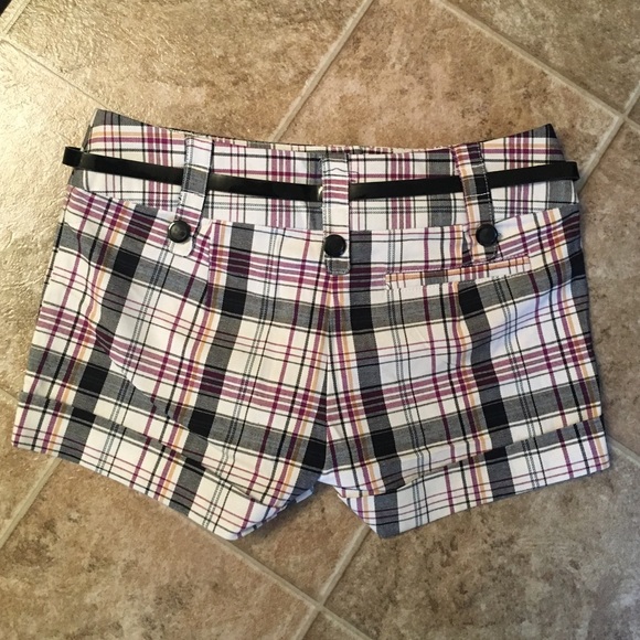 High waisted belted plaid cuff shorts - Picture 2 of 5
