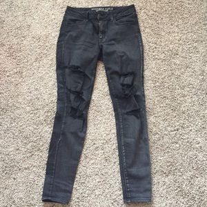 Black ripped American Eagle skinny jeans