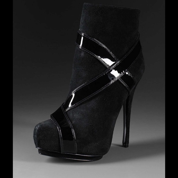 BLACK BOOTIES!!!