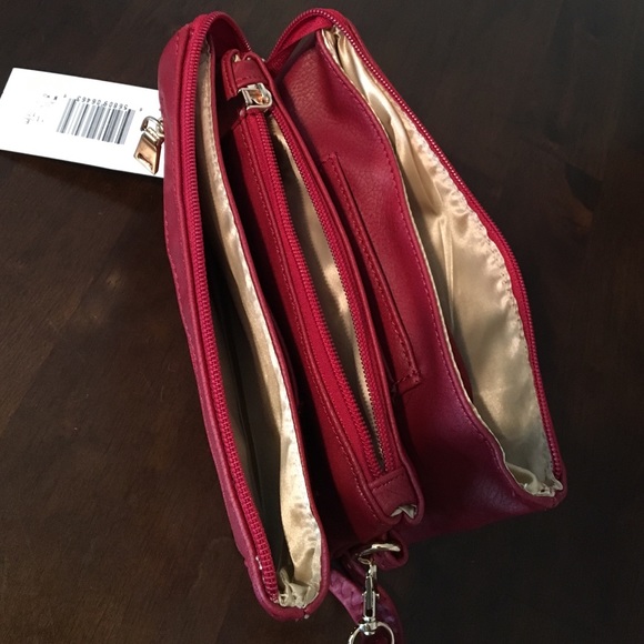 *Brand New* Marc Chantal red wristlet/wallet - Picture 2 of 4