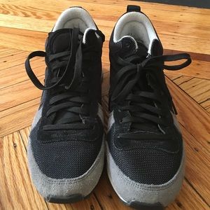 Nike internationalists