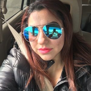 Meet your Posher, Elia