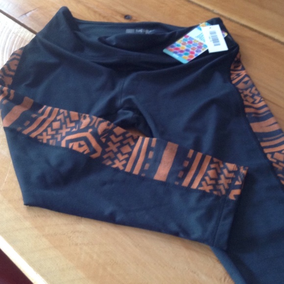 LuLaRoe Jade Yoga/ Workout Capri in M  NWT