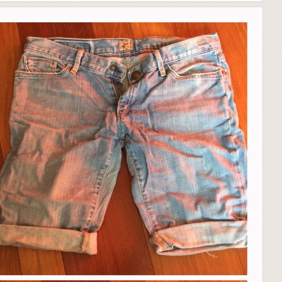 Holding Bermuda shorts for: @ljmalone 🙋🏻