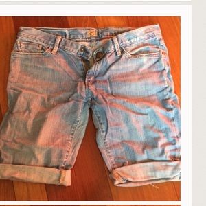 Holding Bermuda shorts for: @ljmalone 🙋🏻