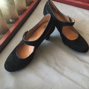 Sofft black suede shoes