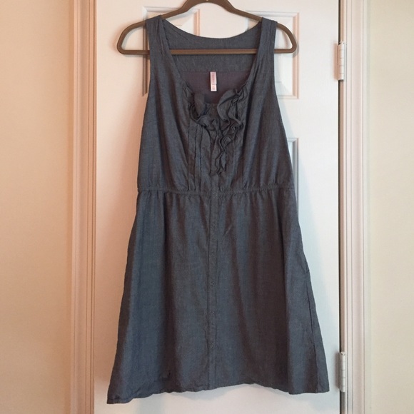 Knee-length chambray dress with ruffle detail