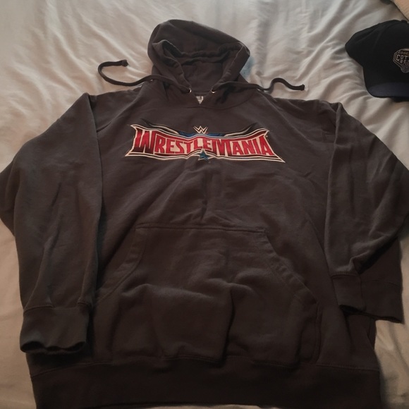 Wrestlemania 32 Logo Sweatshirt - Picture 1 of 2