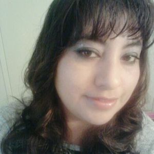 Meet your Posher, Estela