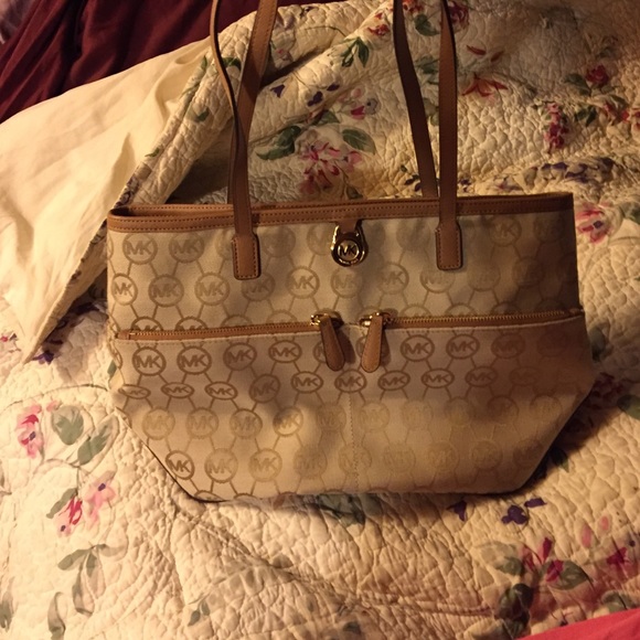 Michael Kors Kempton Signature Jaquard