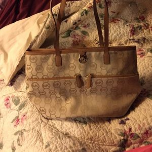 Michael Kors Kempton Signature Jaquard