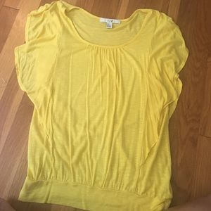 Cute yellow short sleeve top