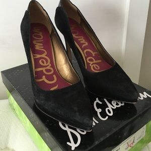 Sam Edelman suede black pumps.