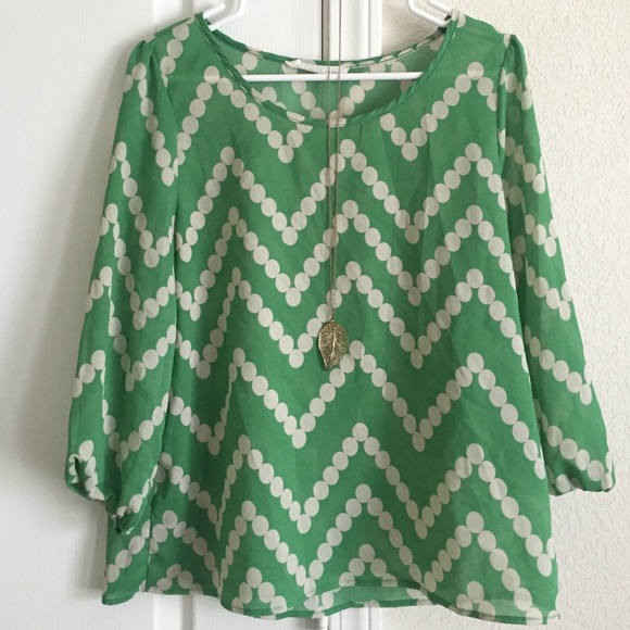 Tops - Green blouse with chevron dotted pattern