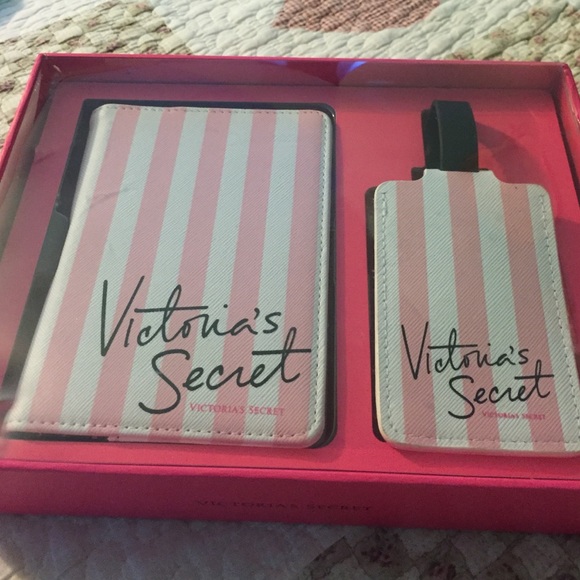 Accessory:  passport & luggage tag