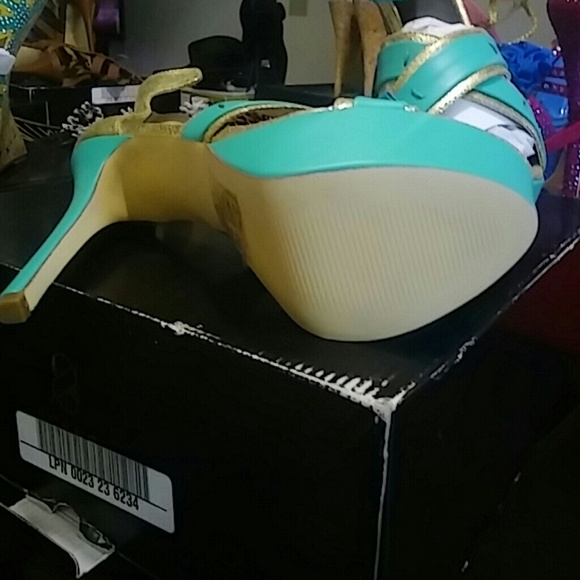 Heels - Picture 2 of 3