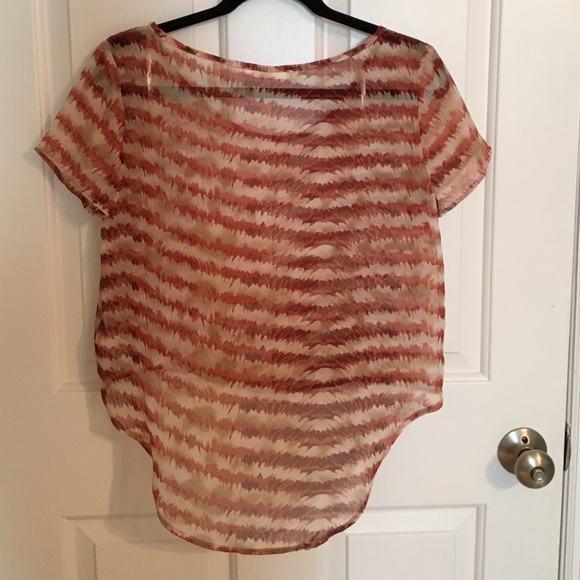Sheer High-Low Patterned Top - Picture 2 of 2