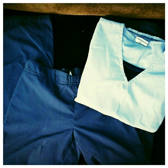Pants - Butter Soft Scrubs sz M petite / M top navy & ceil