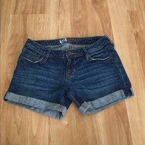 Bullhead medium wash cuffed shorts