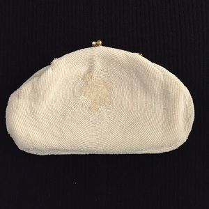 PROM WEDDING White beaded bag with snake chain.