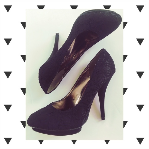 BCBGMaxAzria Shoes - FINAL SALE DELETING SOON 7.5 BCBG MAXAZRIA HEELS