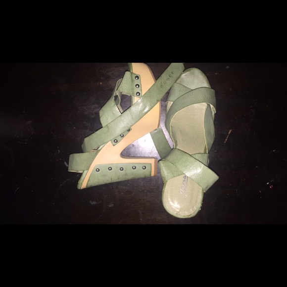 Heels - Picture 2 of 2