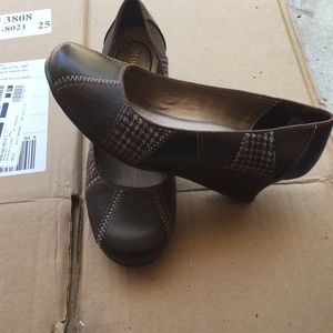 Brown & plaid wedges