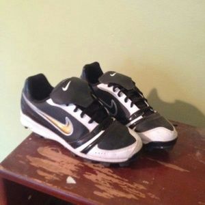 Nike softball cleats
