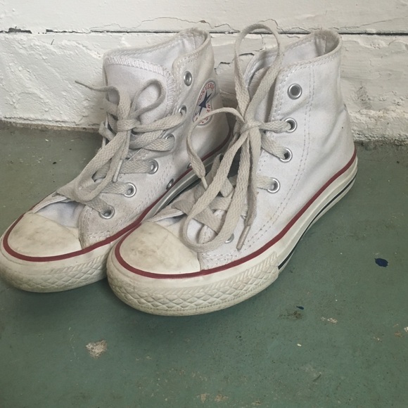 📍SALE📍Kids white converse