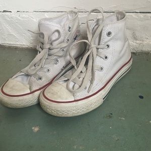 📍SALE📍Kids white converse