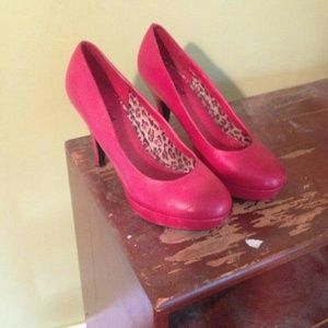 Red pumps