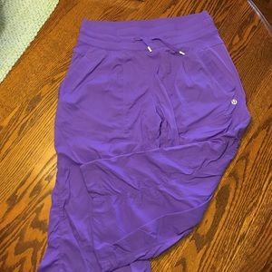 Like new LULULEMON capris. Size 6