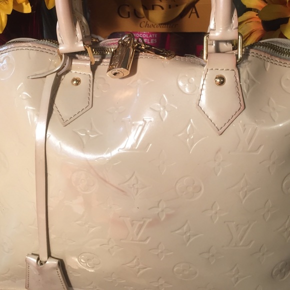 Louis Vuitton Alma Vernis Bag - Picture 2 of 4