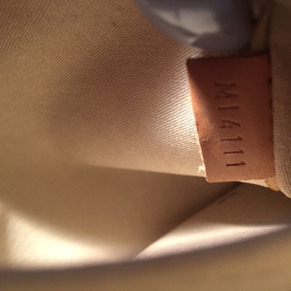 Louis Vuitton Alma Vernis Bag - Picture 3 of 4