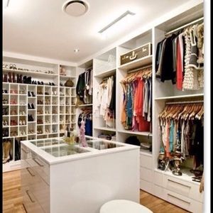 🎉🎉🎉 CLOSET SALE 🎉🎉🎉