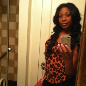 Meet your Posher, Dominique demicia