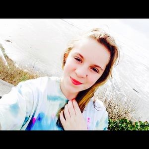 Meet your Posher, Caitlin