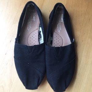 black toms