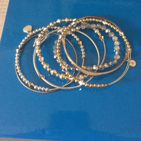 6 bangle style bracelets - Picture 2 of 3