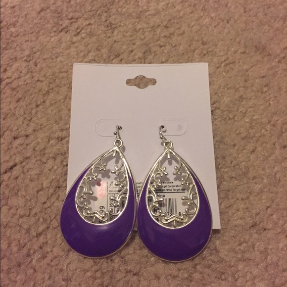 Earrings - Picture 1 of 1